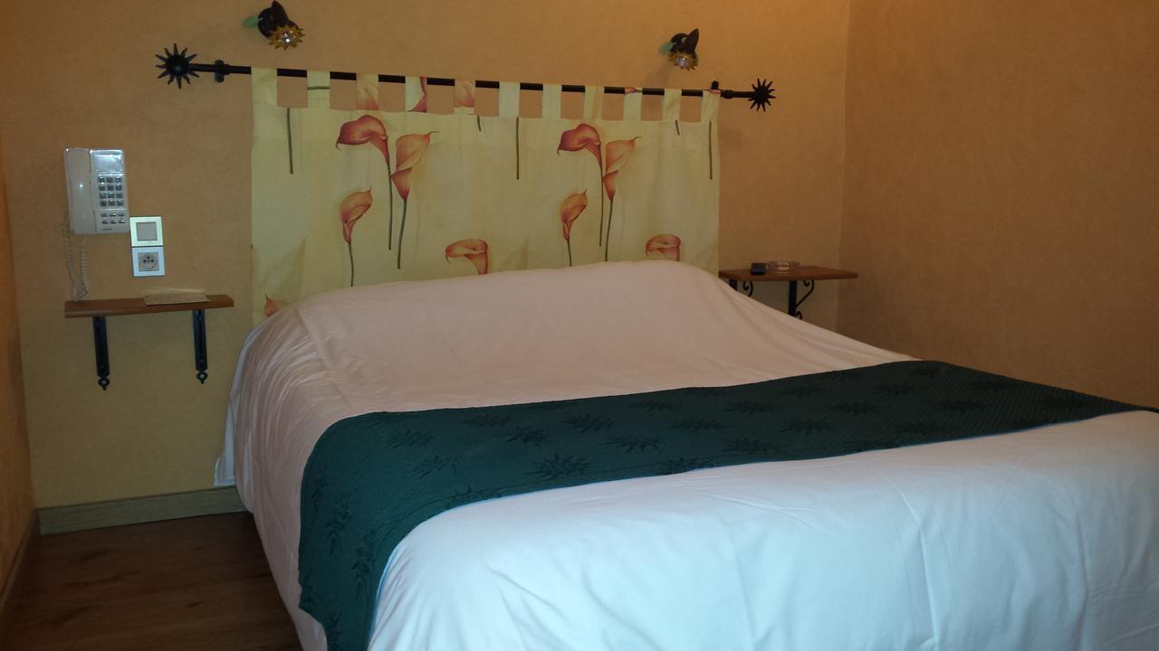 Hostellerie Le Mirabeau Peyrolles-en-Provence Екстер'єр фото